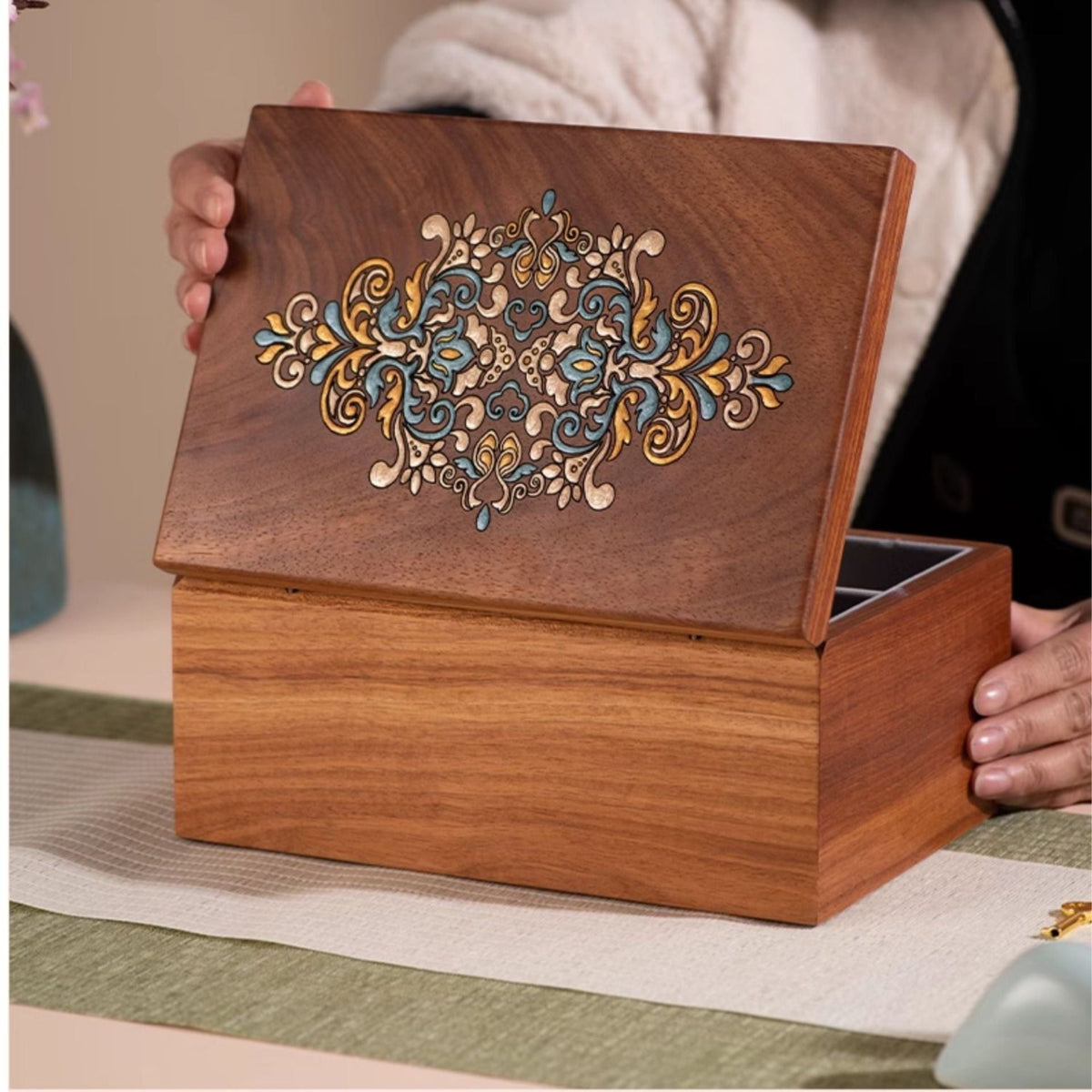 GZJSLOVE Hand-Painted Danqing Wooden Jewelry Box - detail view 12
