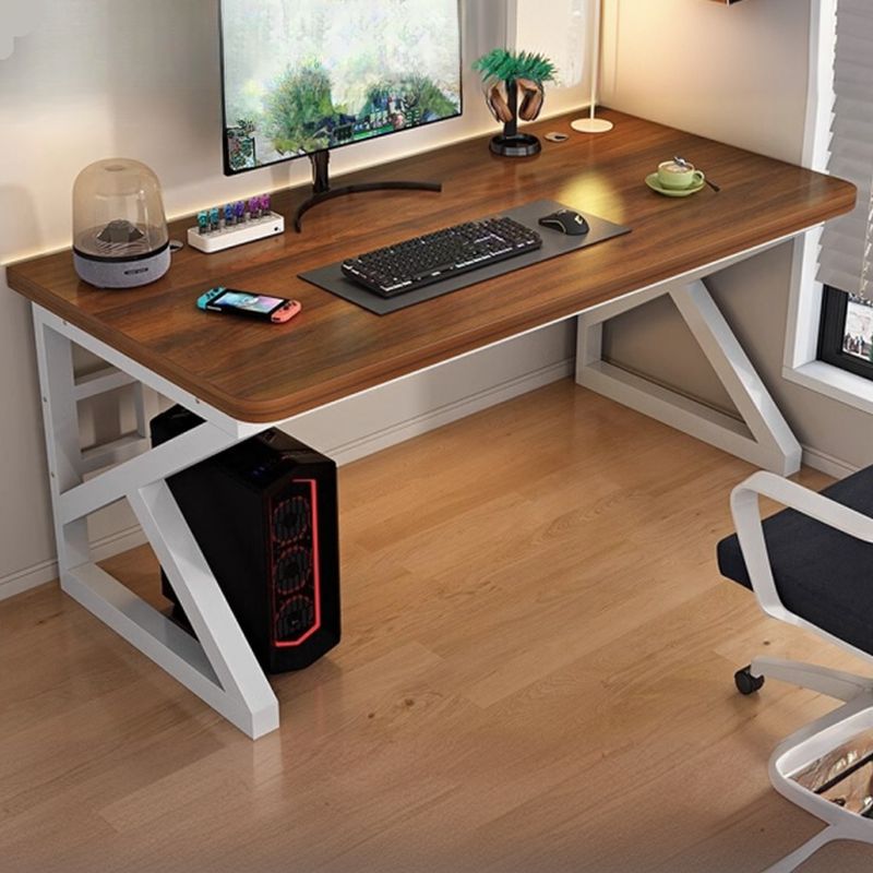 Gaming Computer Desk in Midnight Black/Brown/Natural Finish, Minimalist Style, Distortion-resistant Sled Base, Independent Structure with Wire Management and Engineered Wood Top