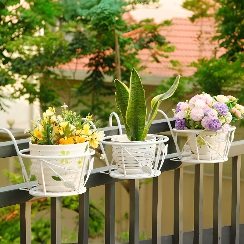 1 Tier Rounded Metal Plant Rack with 1 Shelf and Bordered Base