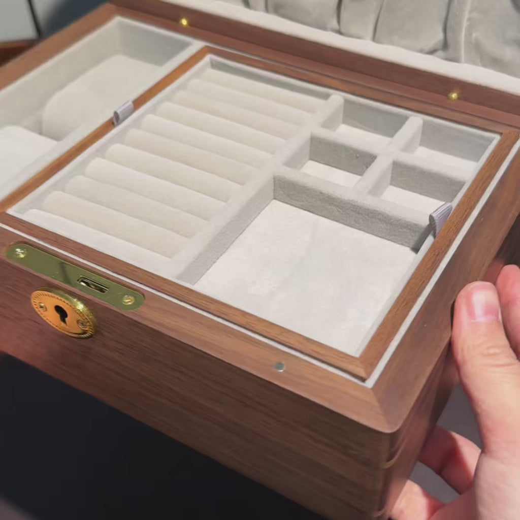 Close-up of the divided Roze jewelry box tray