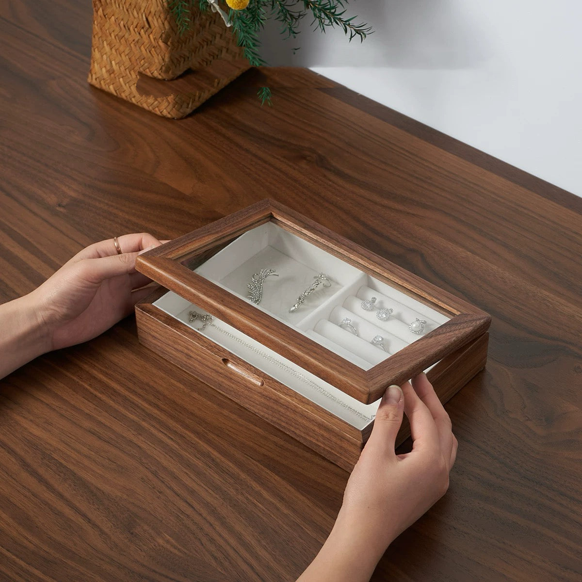 Hands closing the Giselle glass lid