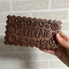 Hand holding the carved Cokkie palette lid