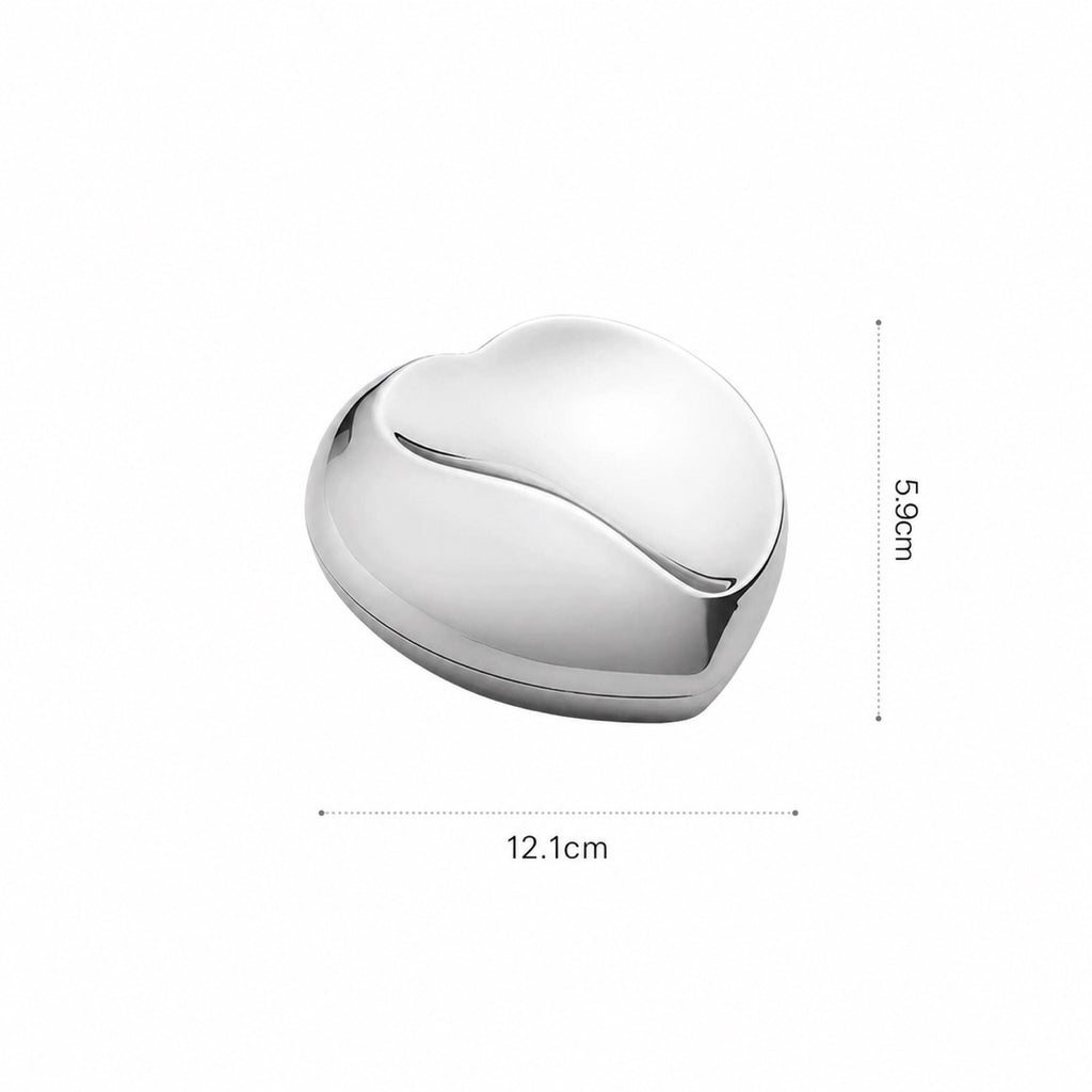 Heart-shaped box dimension diagram, 12.1 by 5.9 cm