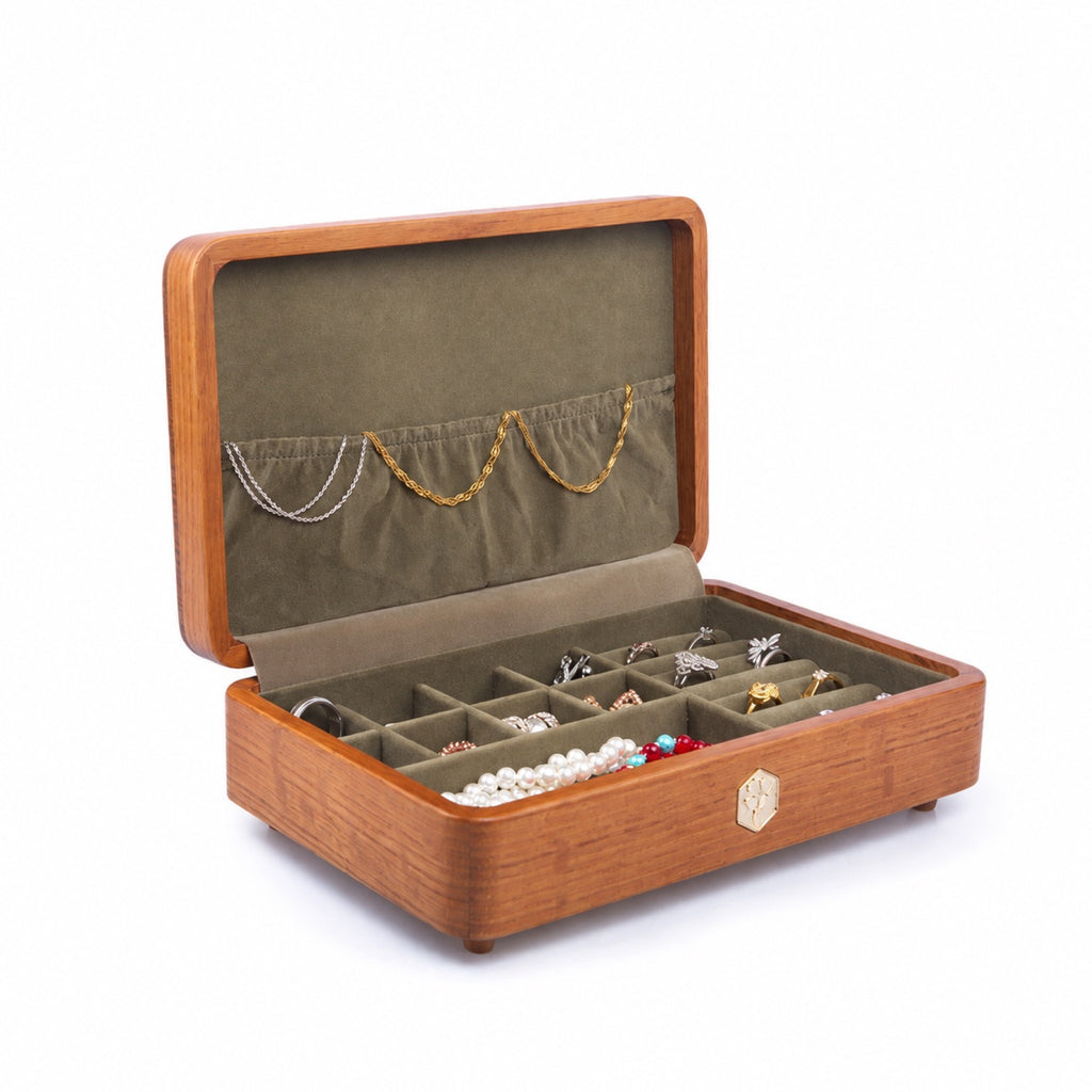 Single-tier jewelry box with open lid